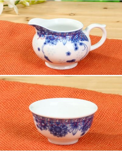 君礼轩在销售茶具产品的同时,更注重茶文化的推广.让顾客