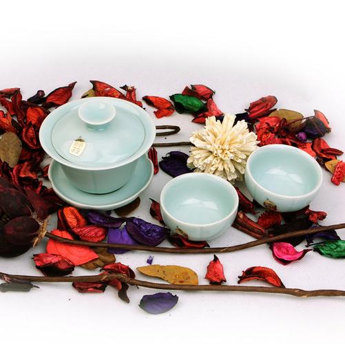 青瓷雅韵，旅行茶香——绿菽龙泉青瓷弟窑粉青釉盖碗茶具小套组鉴赏